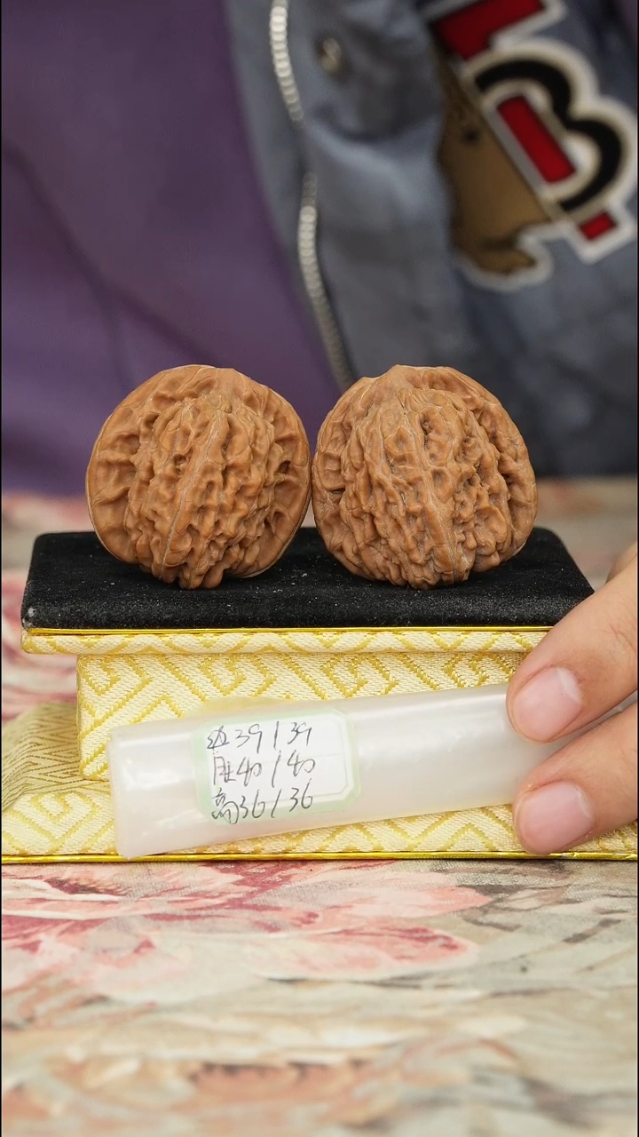 【闪购商品】文玩核桃把件一代楼