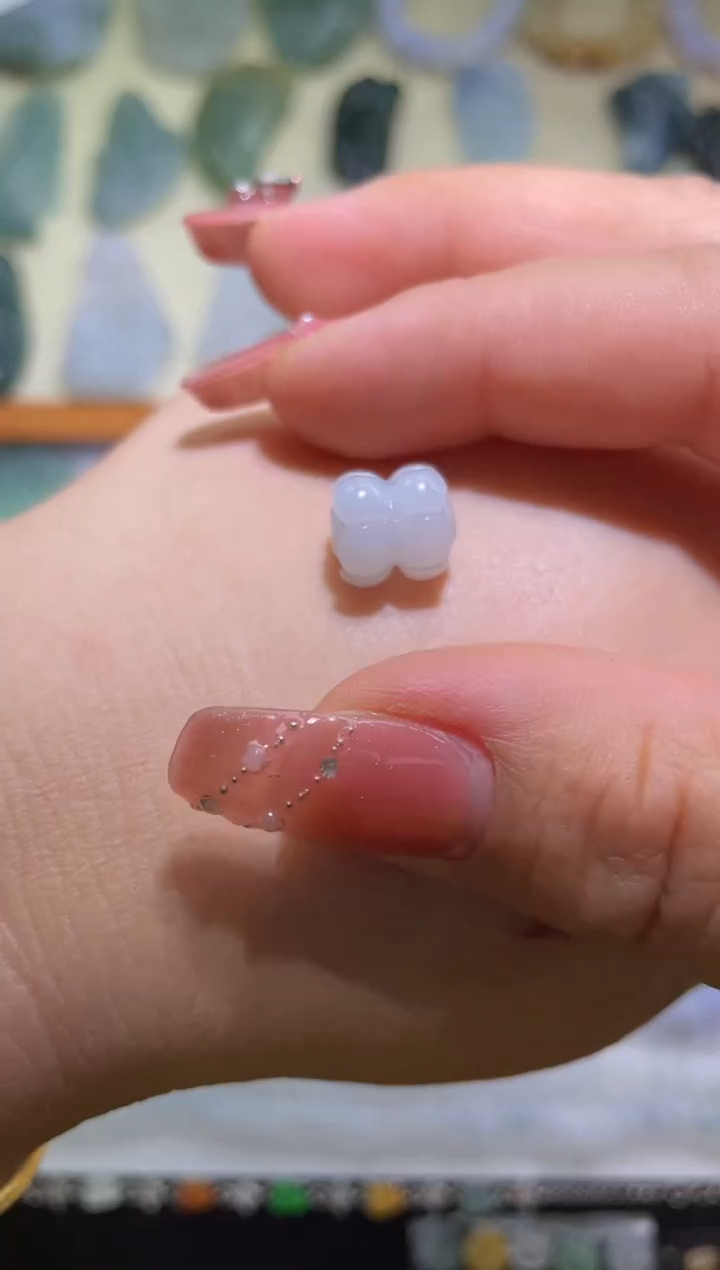 【闪购商品】翡翠颈饰未镶嵌并蒂莲