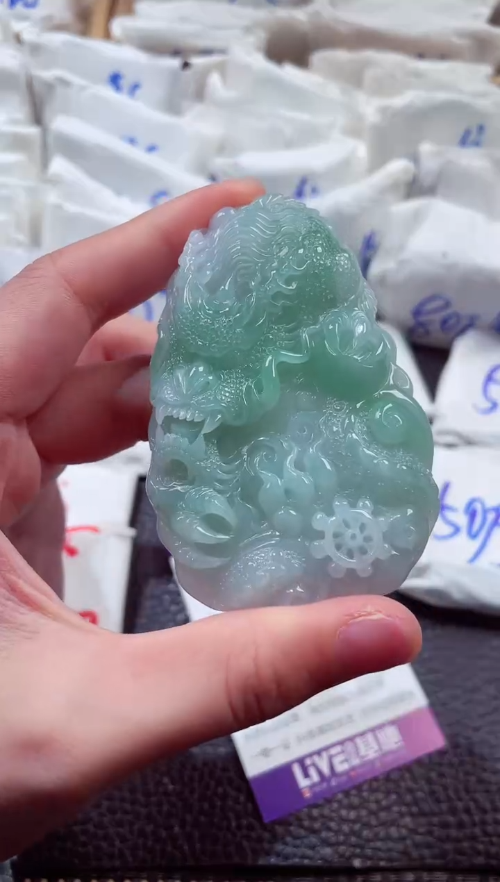 翡翠未镶嵌颈饰00000081