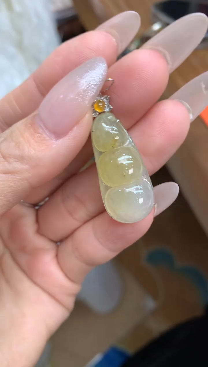 【闪购商品】翡翠颈饰18K金镶嵌福豆