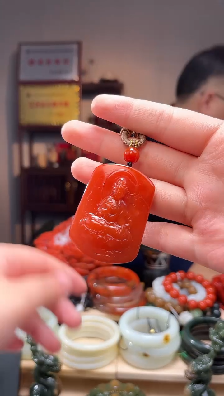 颈饰未镶嵌南红玛瑙吊坠