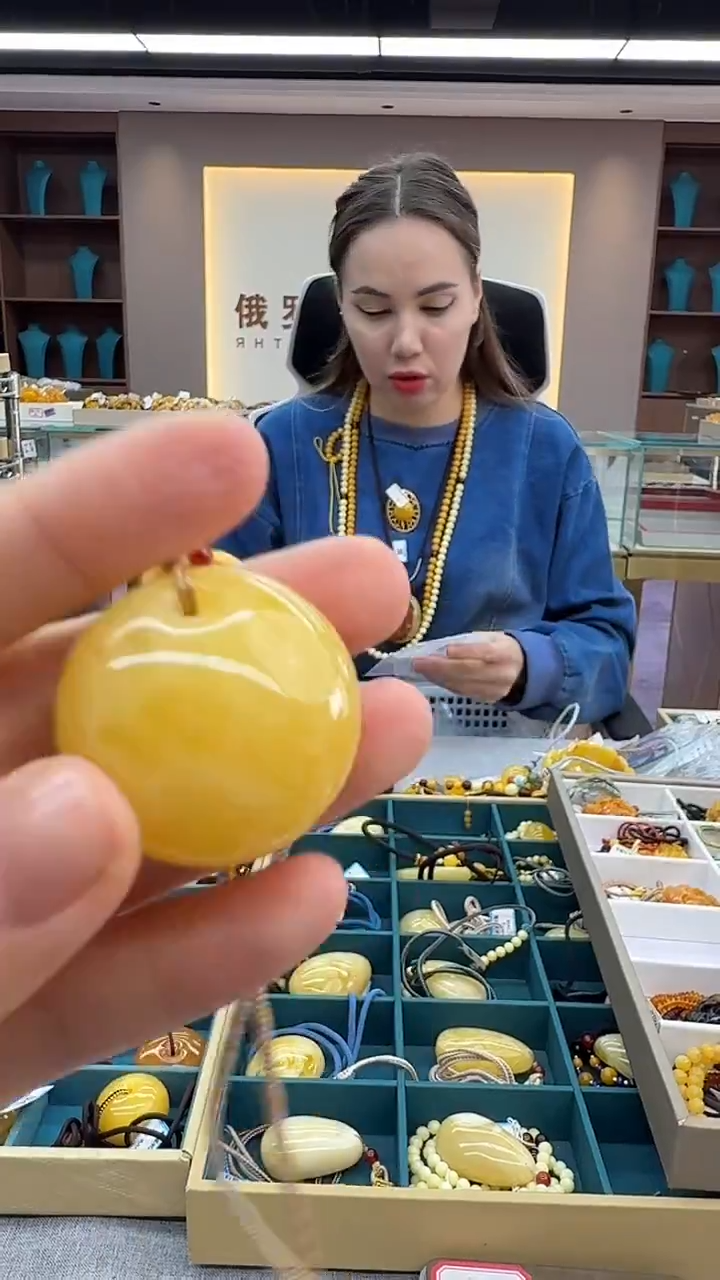 琥珀颈饰未镶嵌204秒拍号 假一罚三 