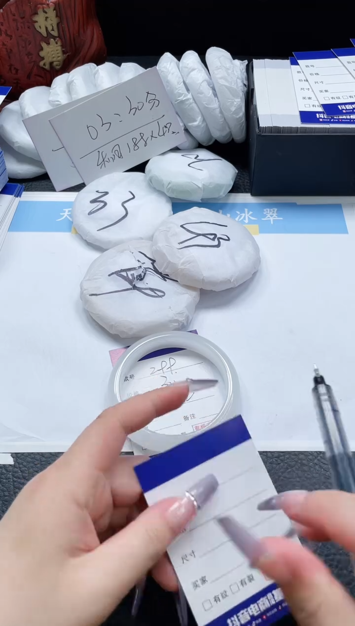 【闪购商品】石英质玉手镯未镶嵌299-63