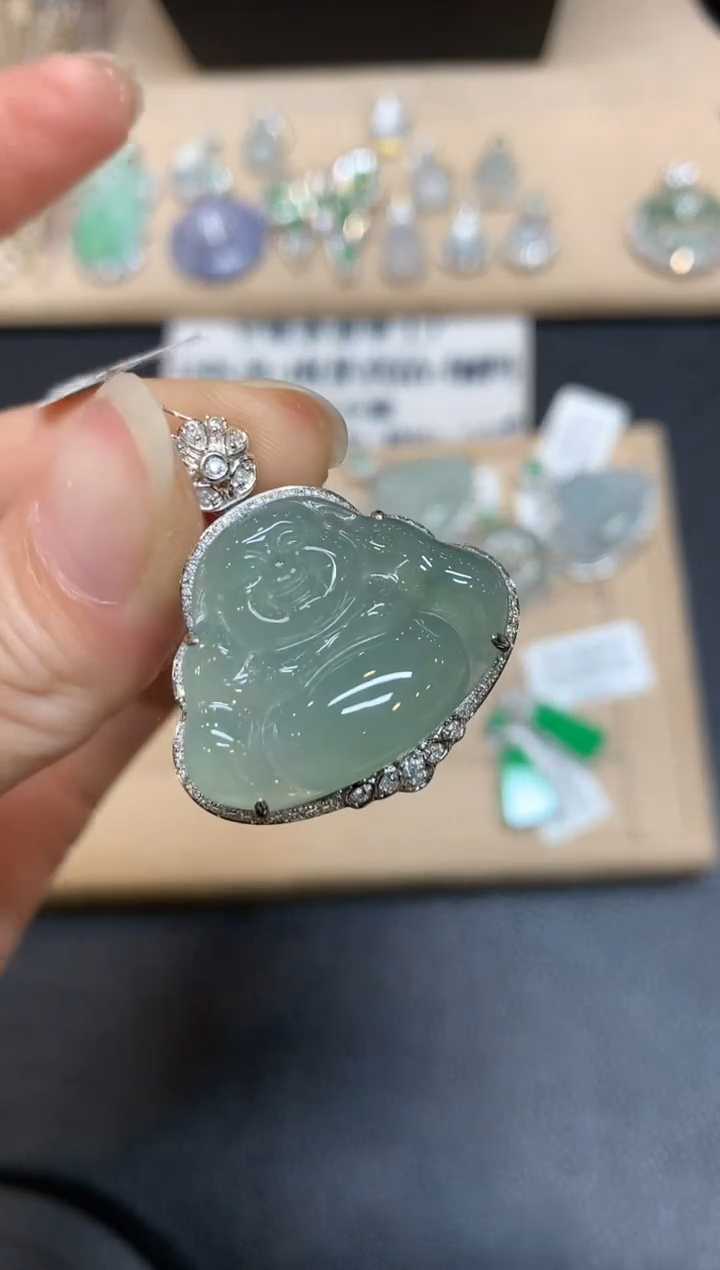 【闪购商品】翡翠颈饰18K金镶嵌佛公【无服务费】