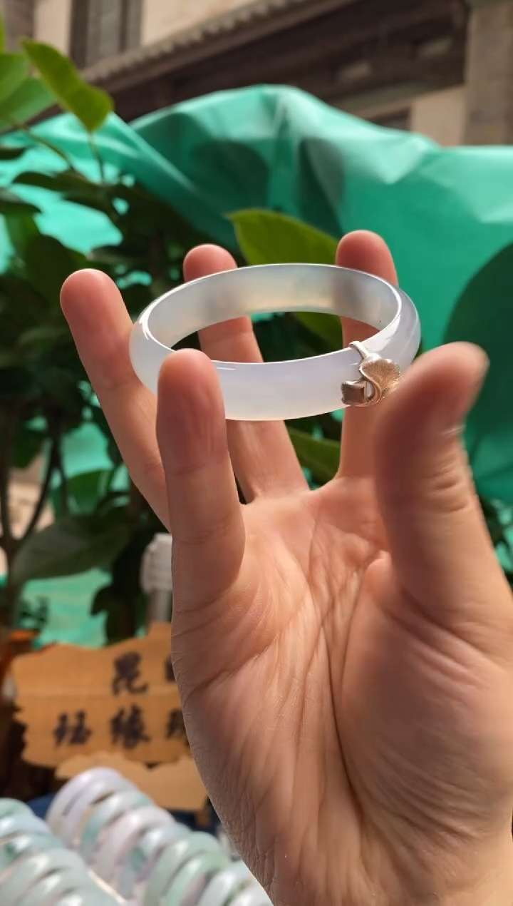 【闪购商品】翡翠手镯未镶嵌58圈微瑕