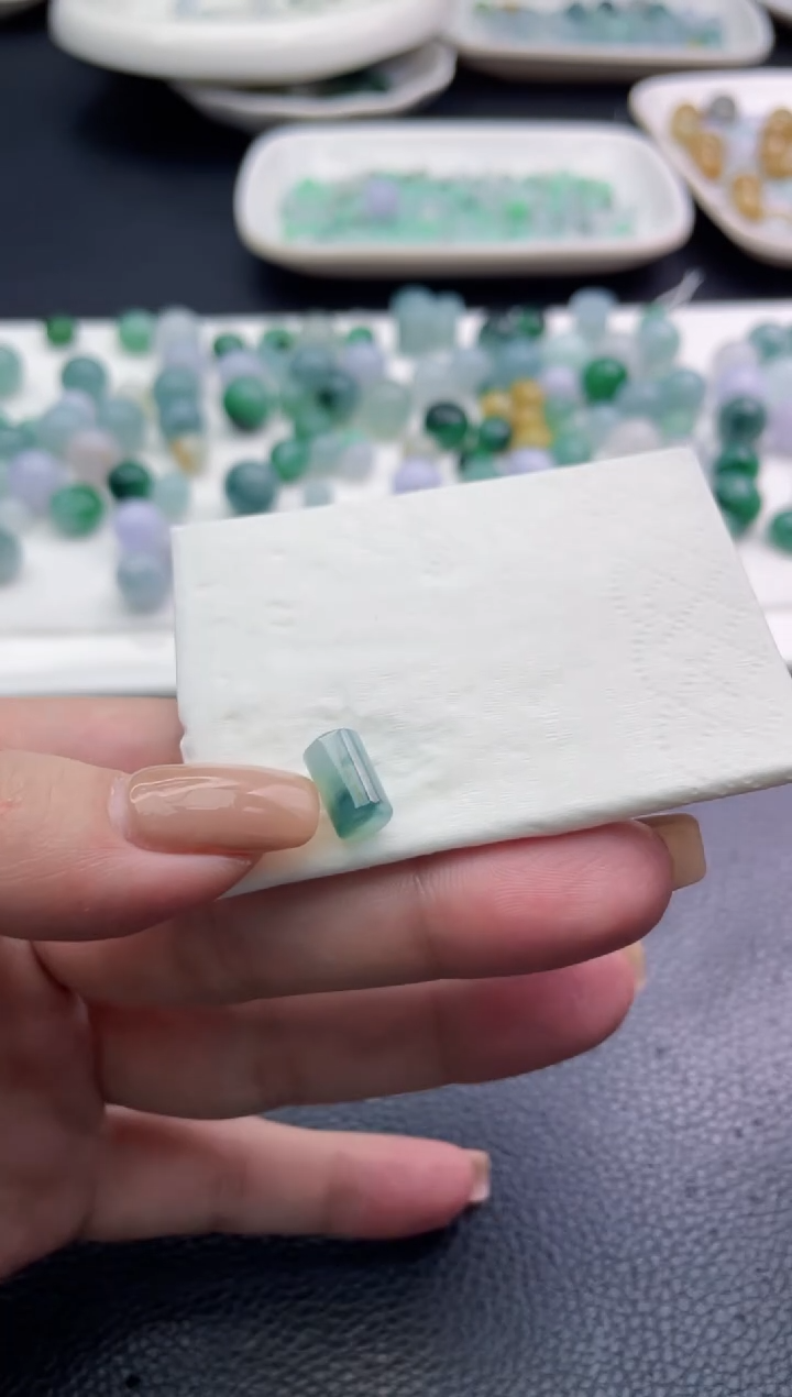 未镶嵌定制翡翠小**果珠子