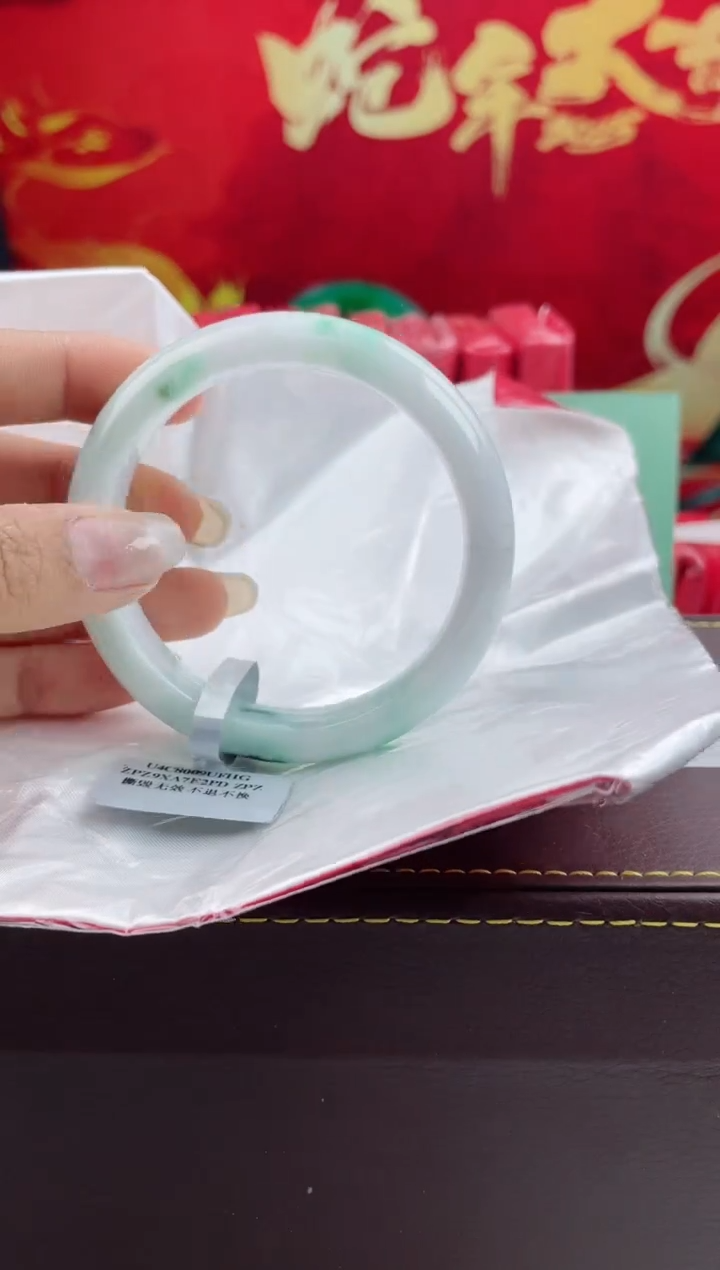 【闪购商品】翡翠手镯未镶嵌4翡翠手镯（微瑕）