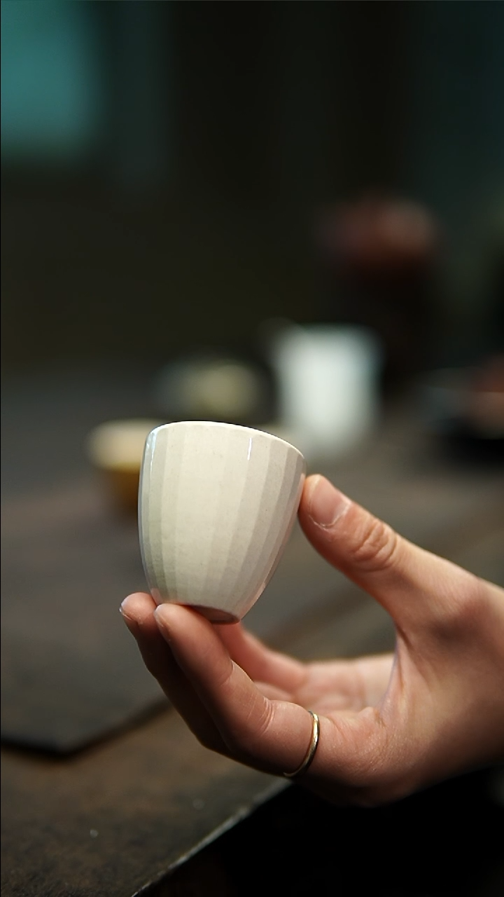 【闪购商品】一延灰白釉瓜棱闻香杯