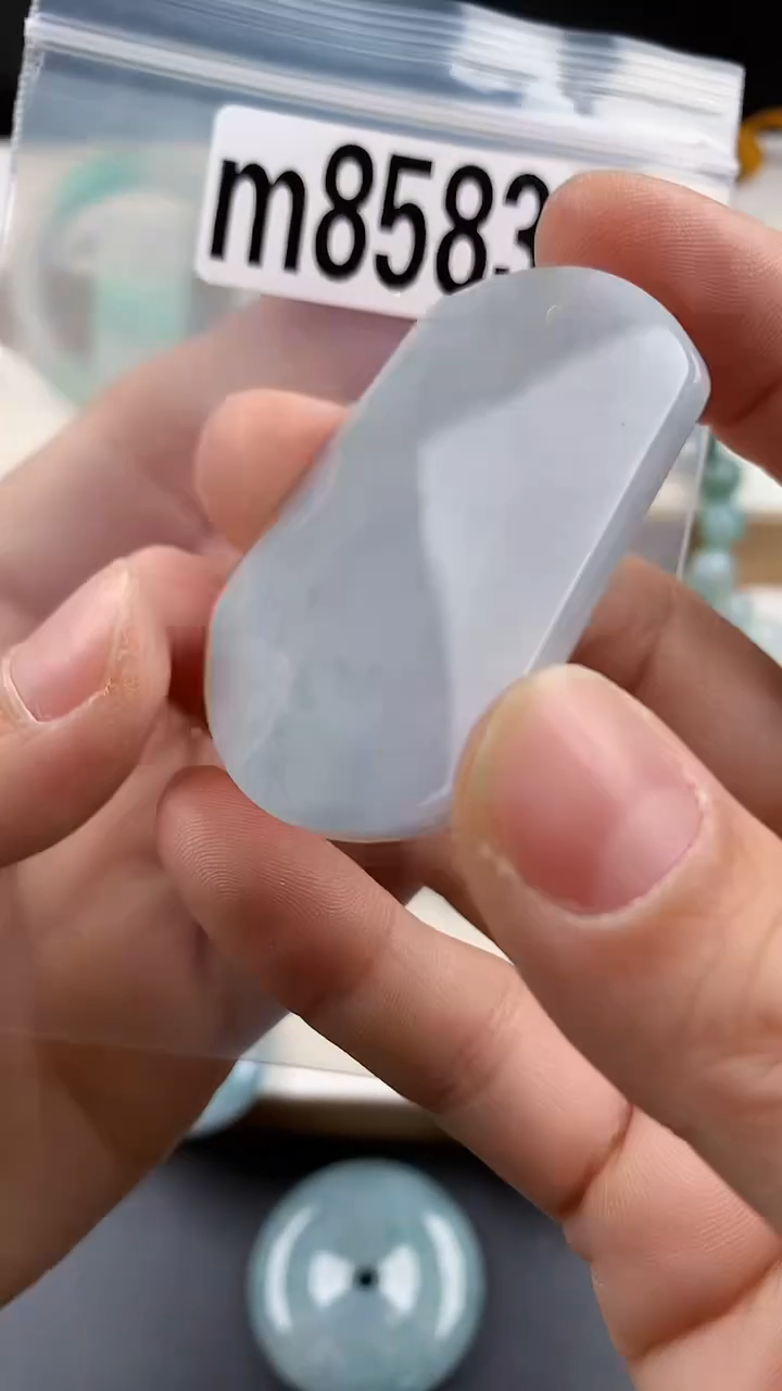 颈饰未镶嵌翡翠天然翡翠吊坠挂件