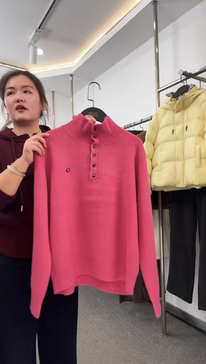 景****^格子扣粉色毛衫