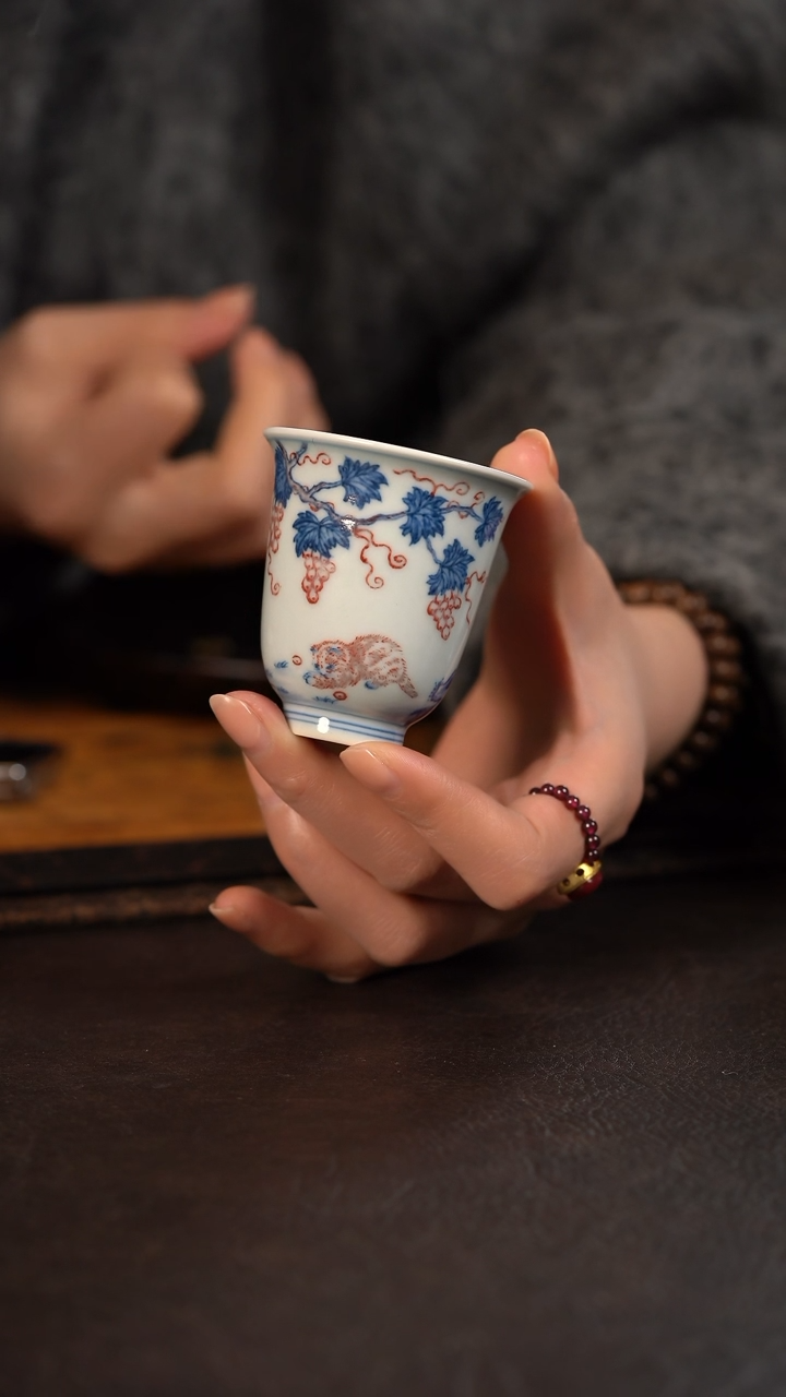 【闪购商品】杯贵红窑青花釉里红葡萄猫趣闻香杯