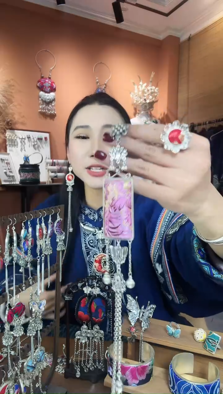 【闪购商品】刺绣纯手工民族风压襟
