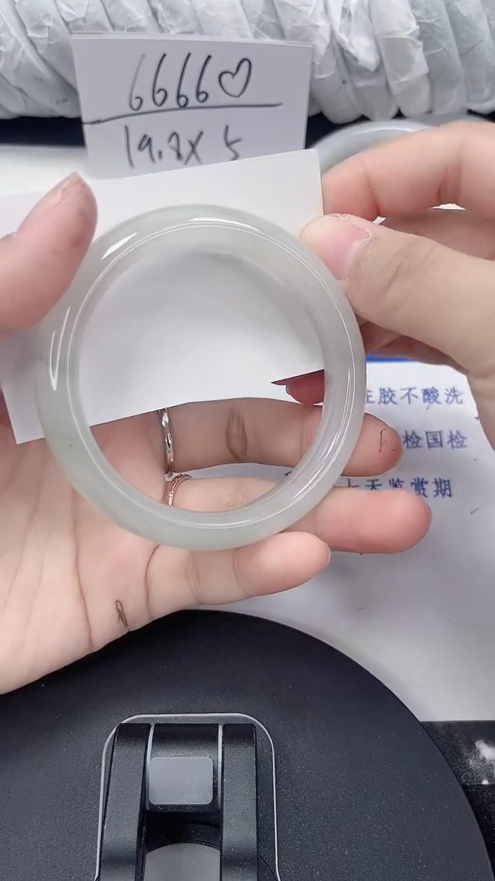 未镶嵌手镯石英质玉105-56/57