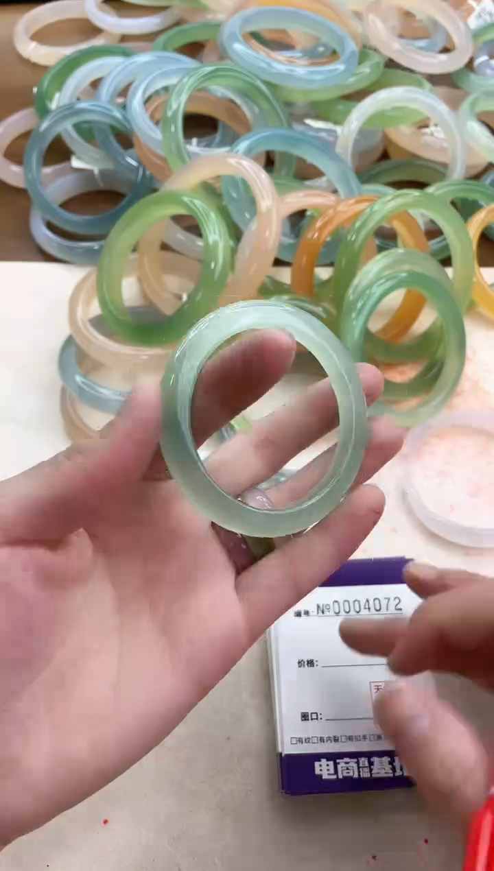 【闪购商品】玛瑙/玉髓手镯合金4072