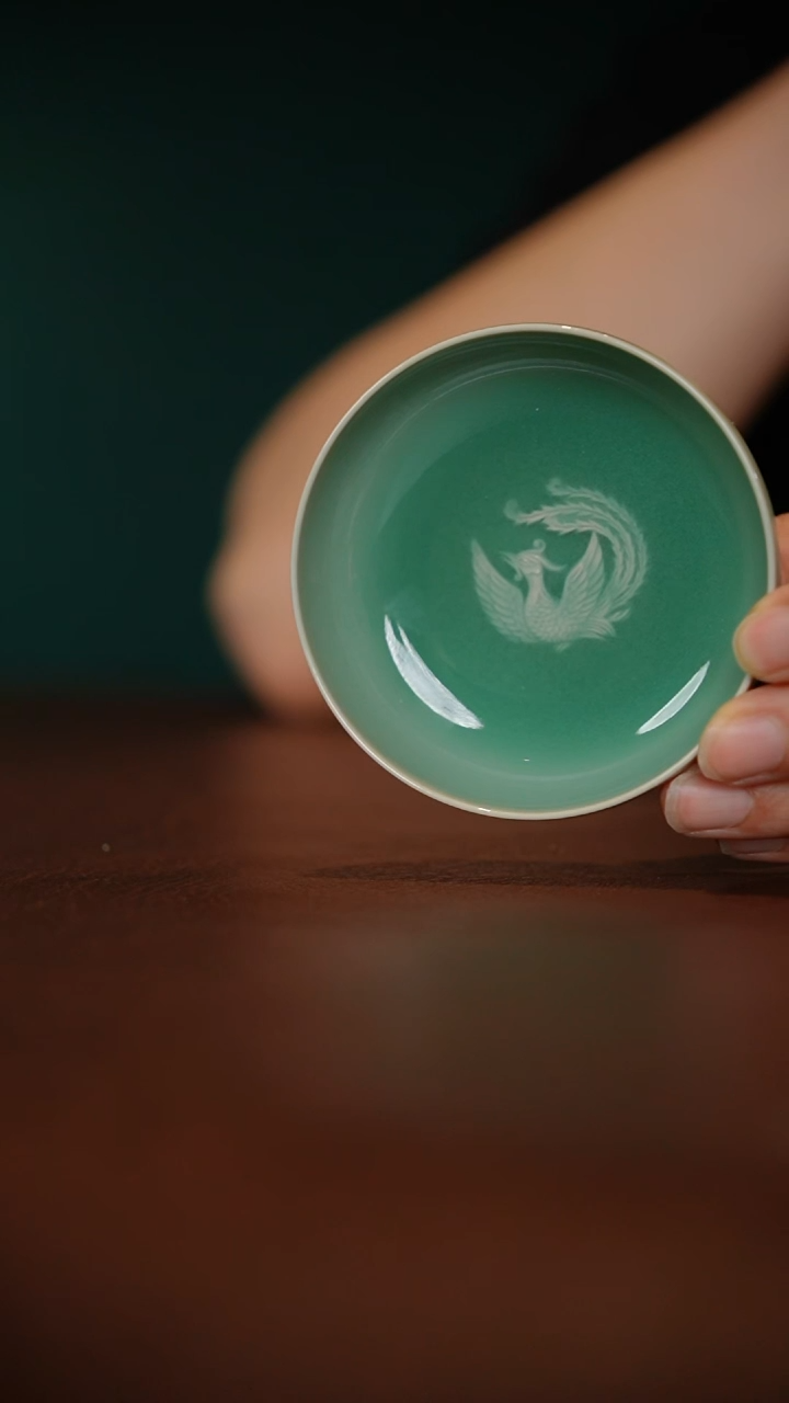 17-3凤纹普洱杯（老釉梅子青 周昌华）