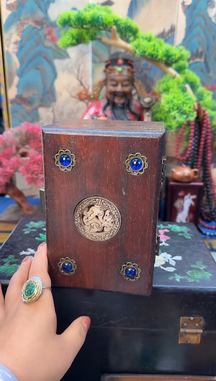 陶瓷女乔妍妍好物推荐摆件编号529