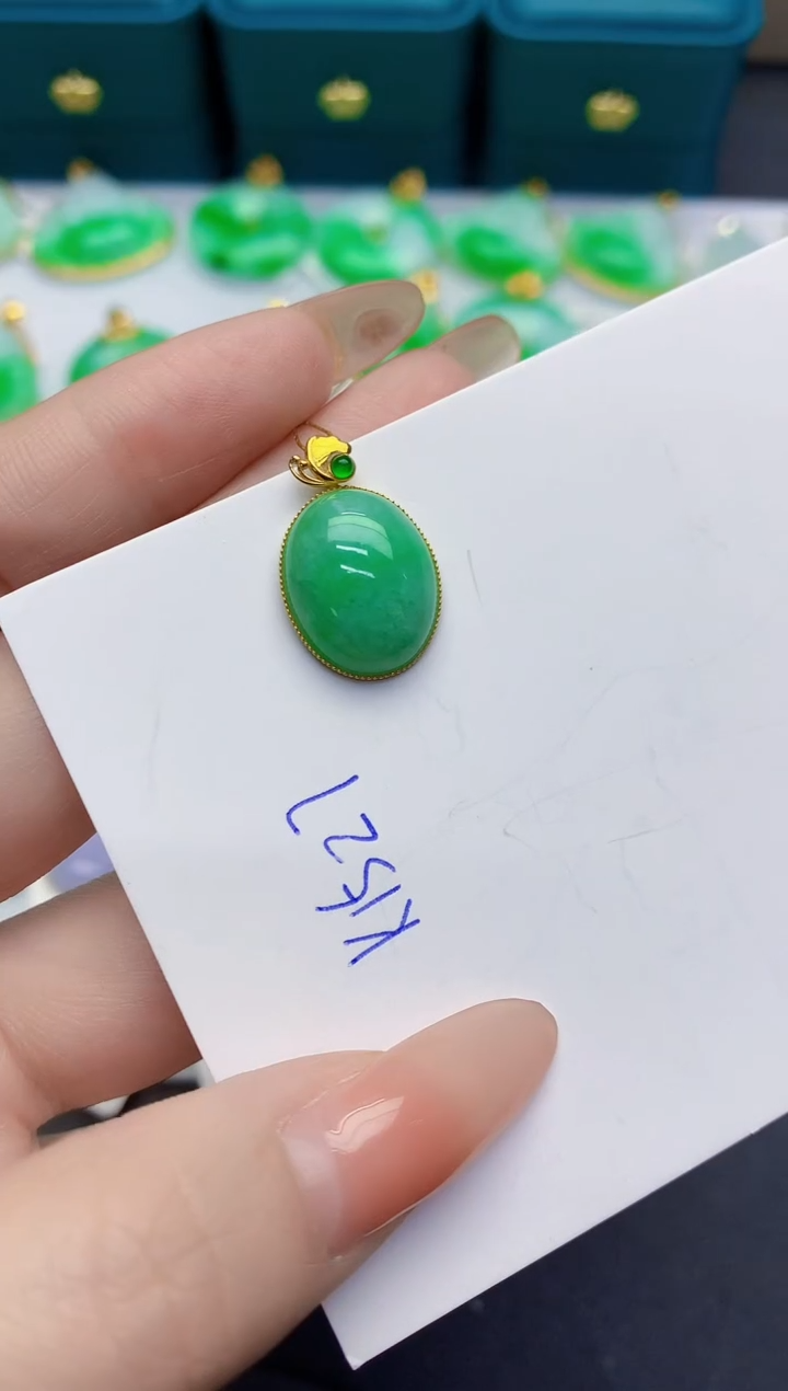 颈饰18K金镶嵌翡翠缅甸天然翡翠A货