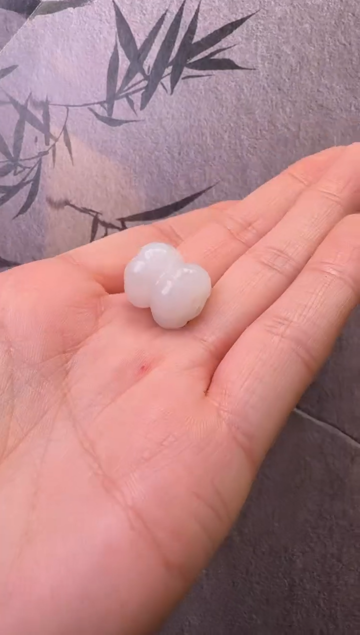 【闪购商品】和田玉颈饰未镶嵌并蒂莲吊坠