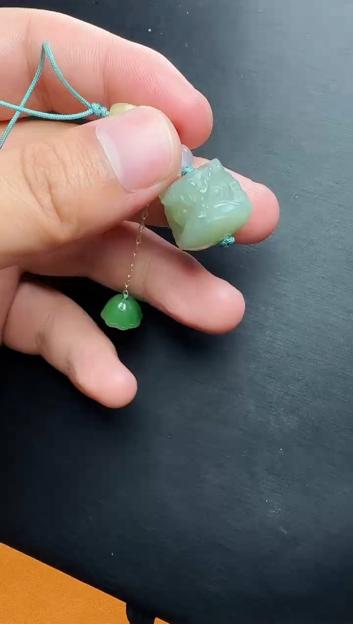 和田玉未镶嵌手机链醒狮 01