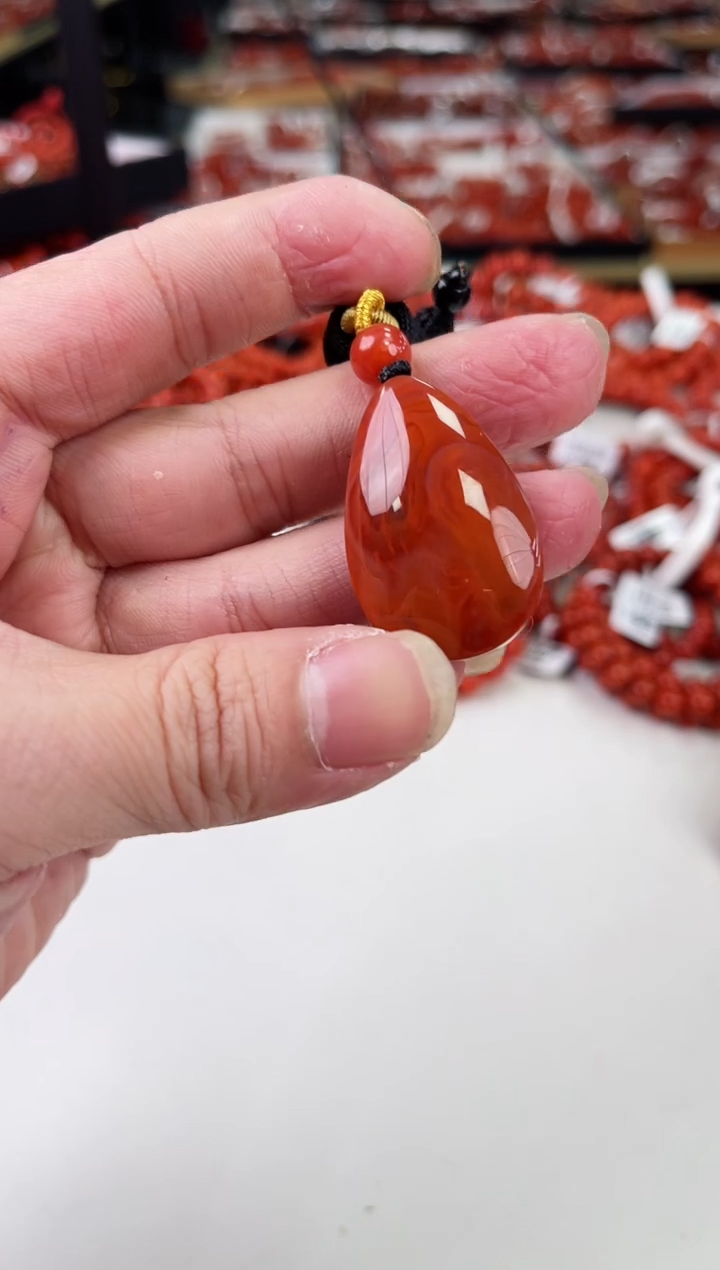 【闪购商品】南红玛瑙水滴吊坠未镶嵌一个/条