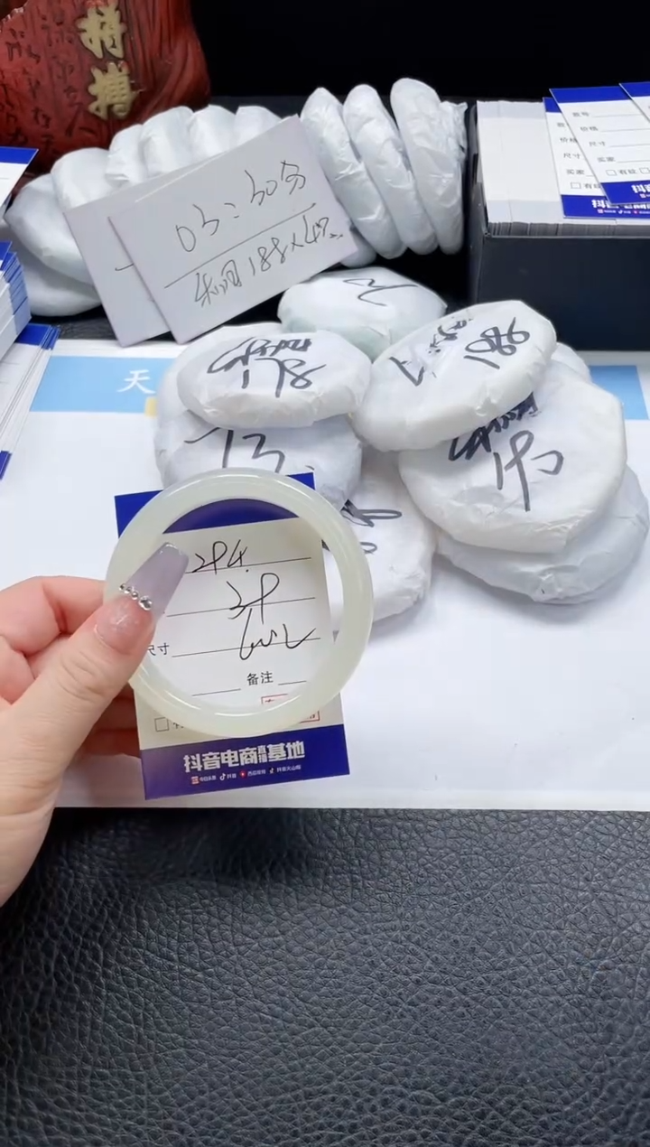 【闪购商品】石英质玉手镯未镶嵌294-60