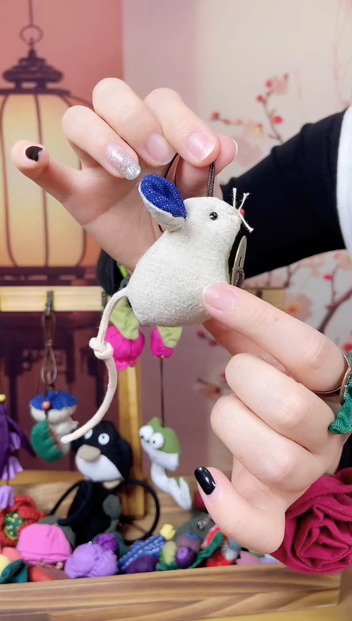 非金属布艺抱钱鼠挂件