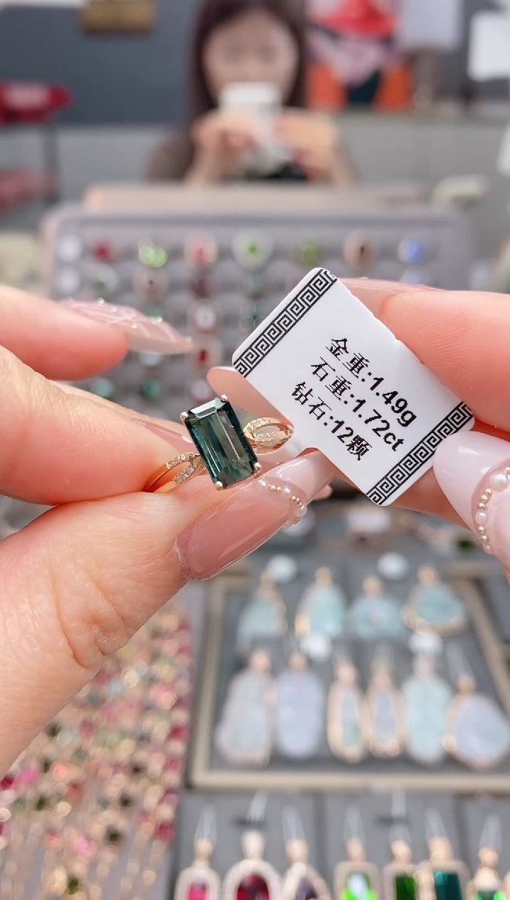 18K金镶嵌戒指碧玺1.72      