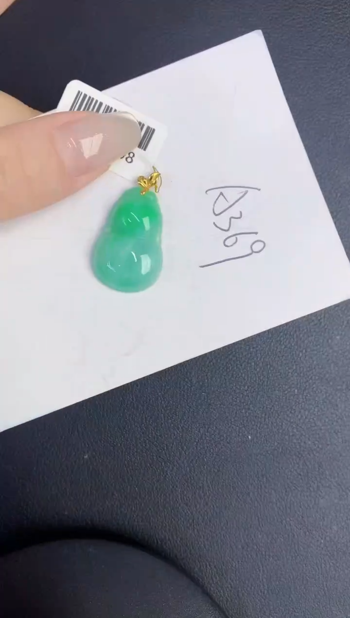 翡翠18K金镶嵌颈饰缅甸天然翡翠A货