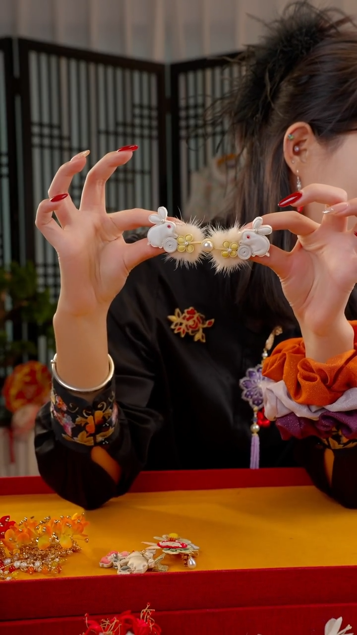 刺绣非遗绒花手工饰品