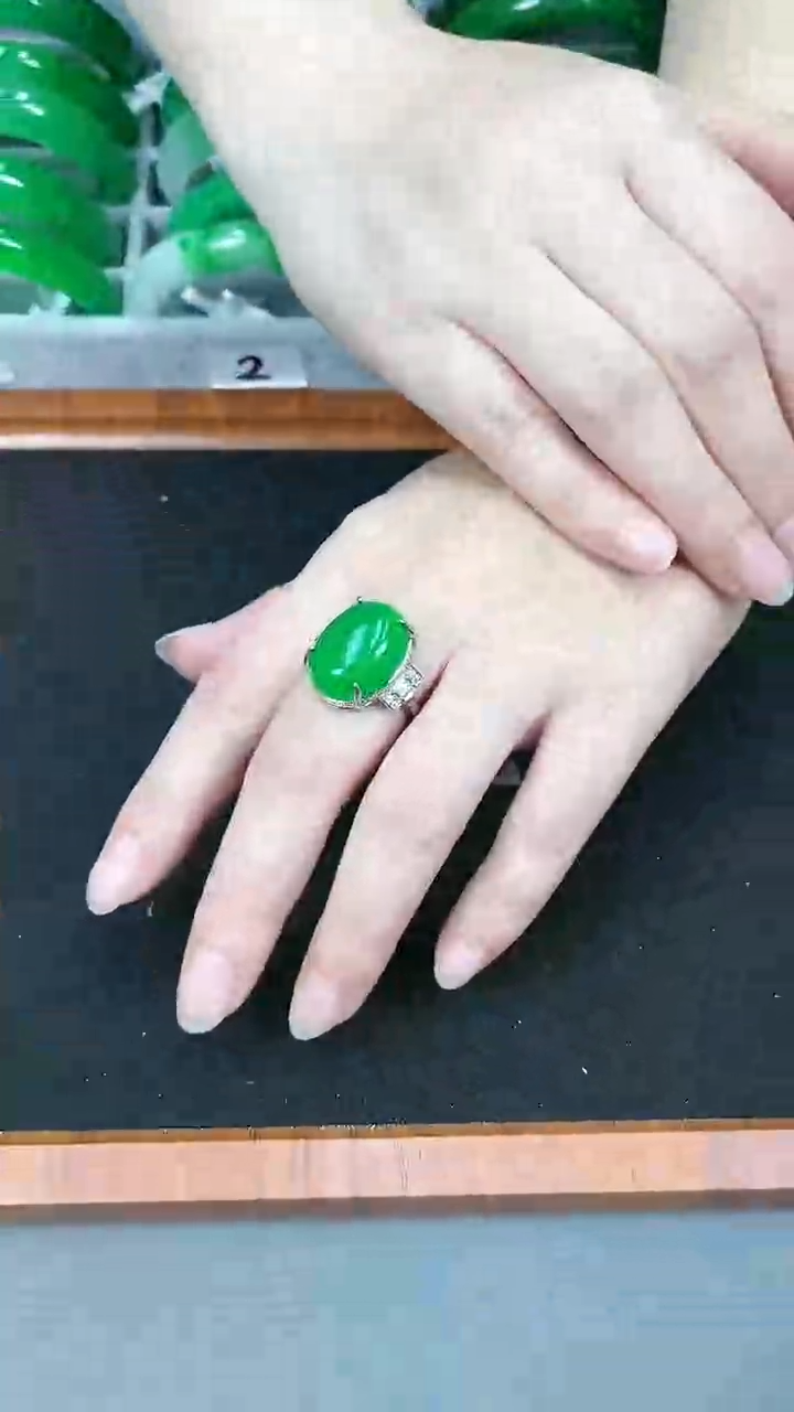 【闪购商品】砖雕s29 正阳绿鸽子蛋戒指