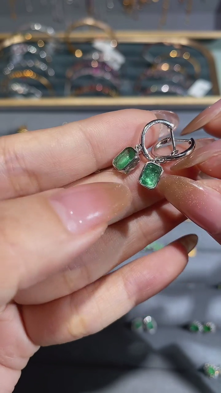 【闪购商品】祖母绿耳饰18K金镶嵌耳扣