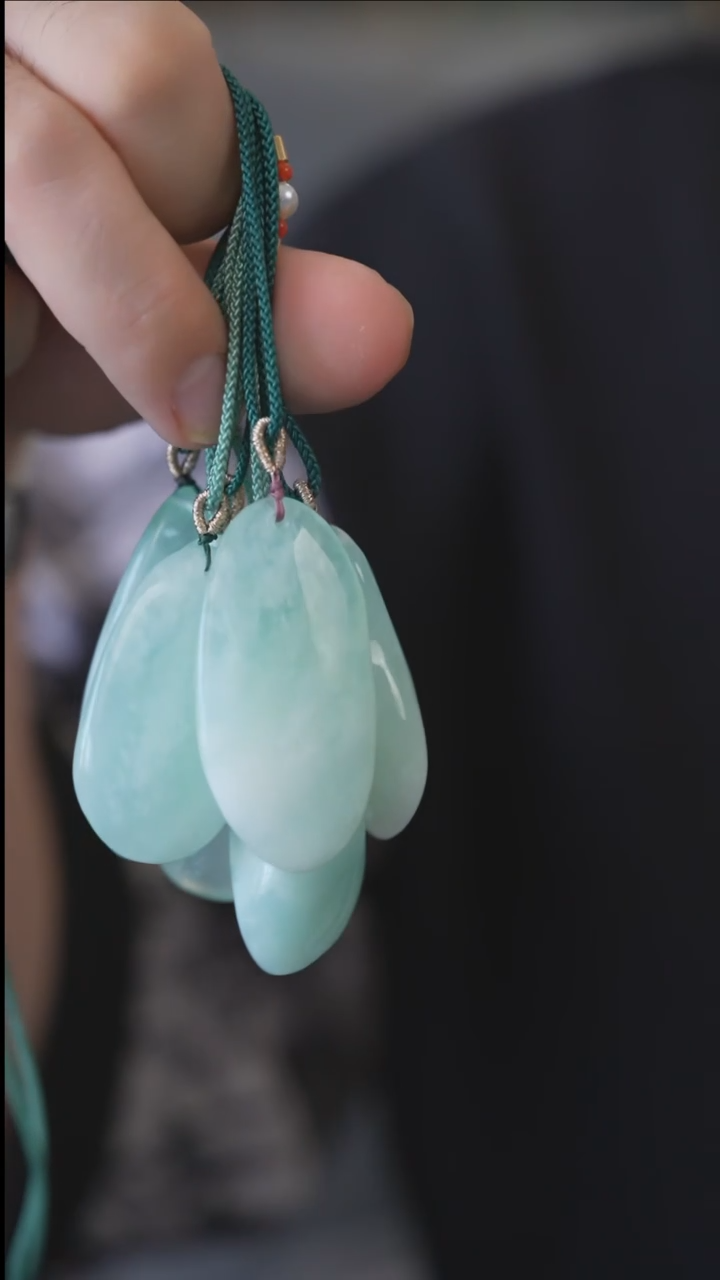 未镶嵌岫玉颈饰天青冻吊坠多样性发其一