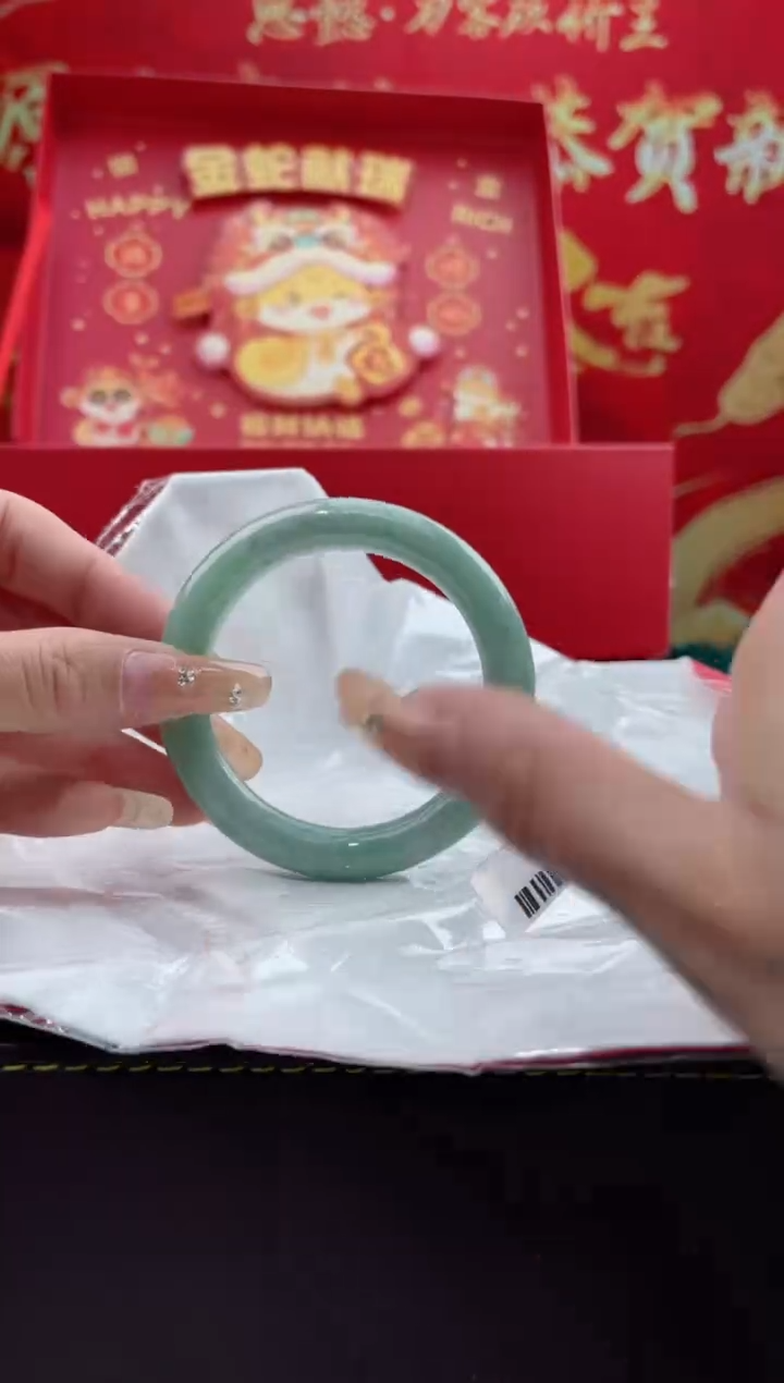 【闪购商品】翡翠手镯未镶嵌9翡翠手镯（微瑕）