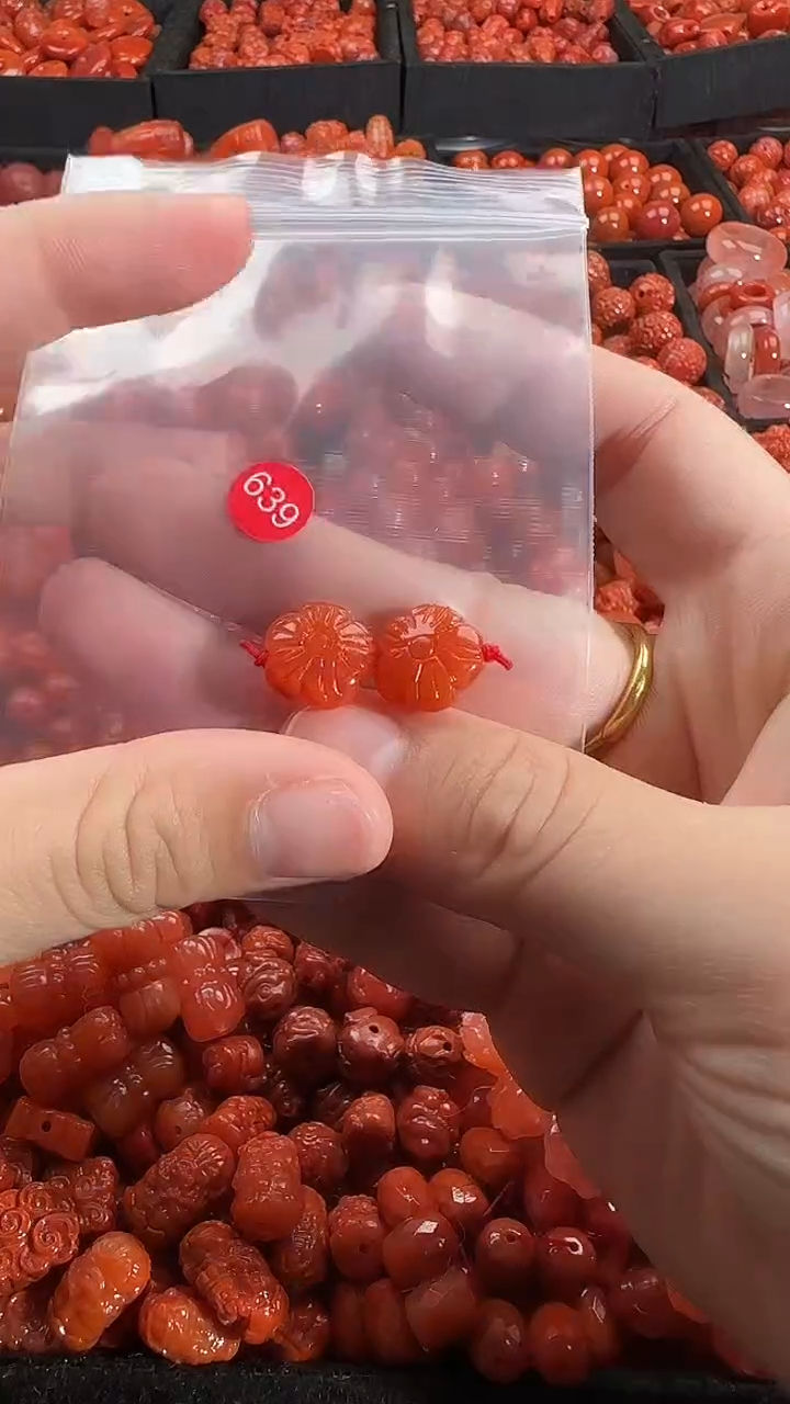 颈饰未镶嵌南红玛瑙1