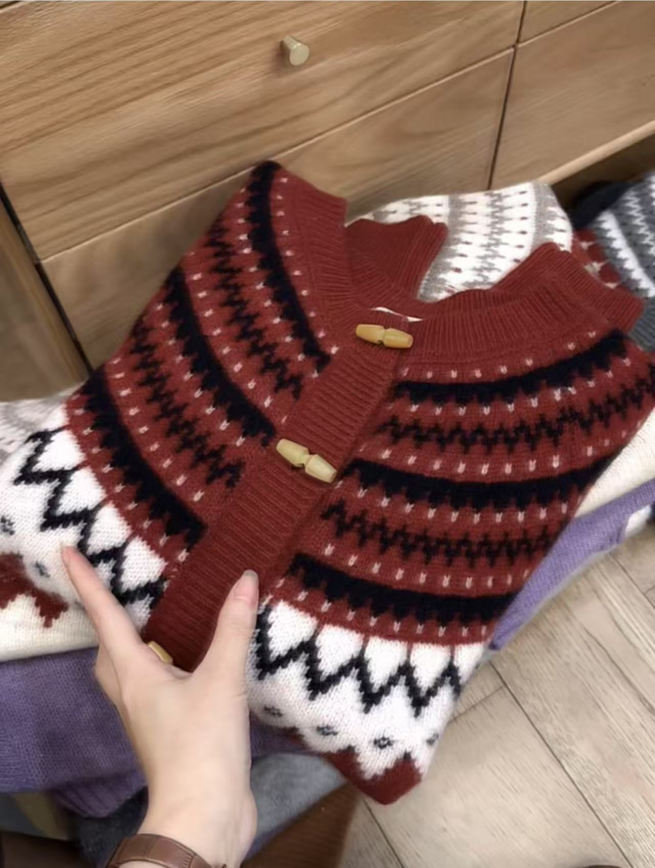 七言家 巨好看费尔岛！竹扣战袍红织花加厚开衫