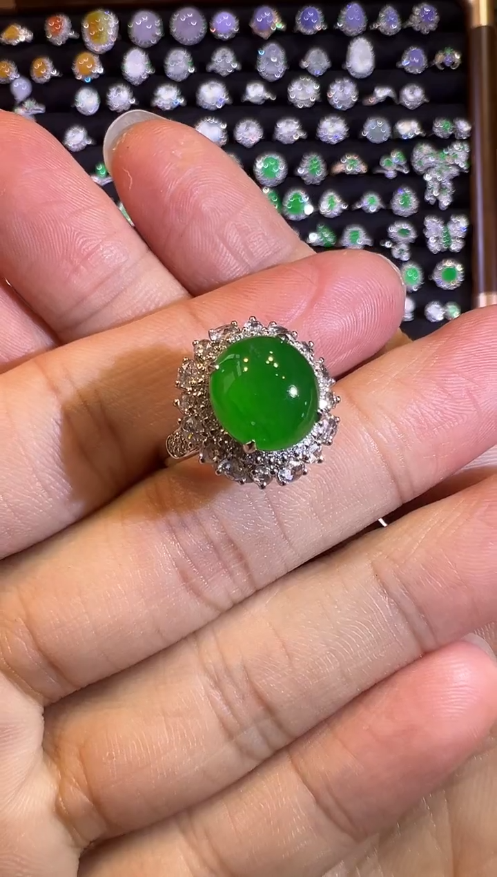 【闪购商品】翡翠戒指18K金镶嵌满绿蛋面戒指