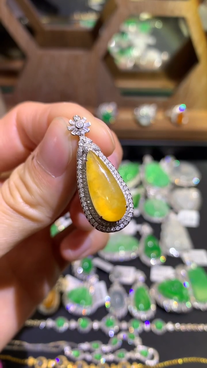 【闪购商品】翡翠吊坠(不含链)18K金镶嵌吊坠