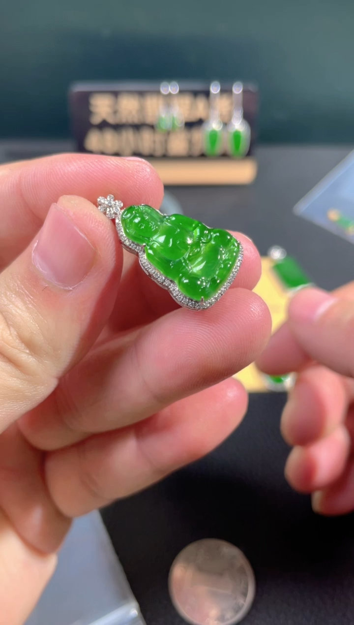 【闪购商品】翡翠颈饰18K金镶嵌翡翠