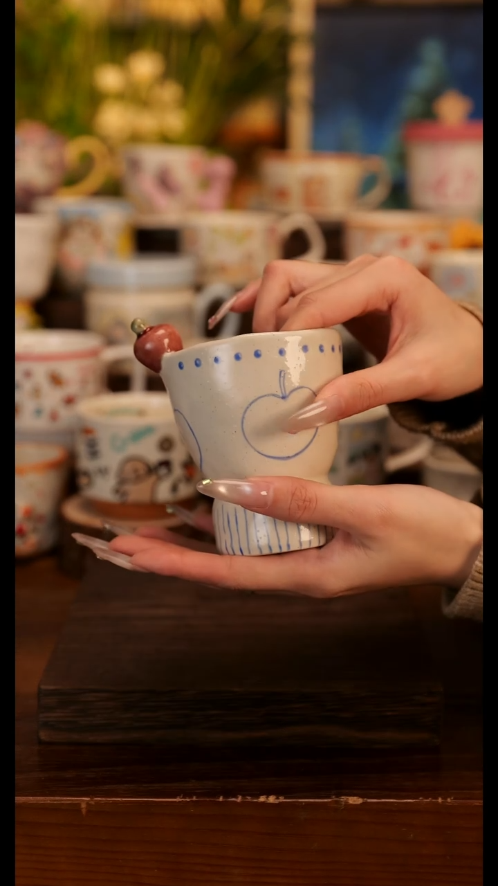 陶瓷手柄款粗陶苹果手绘杯子   釉下彩    