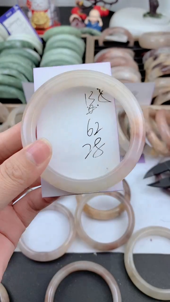 未镶嵌手镯石英质玉135