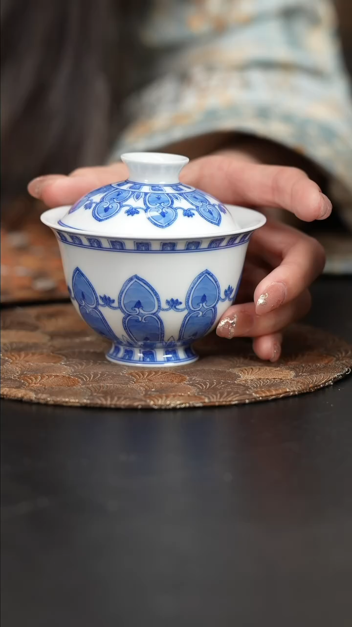 【闪购商品】杯看山柴窑青花图案