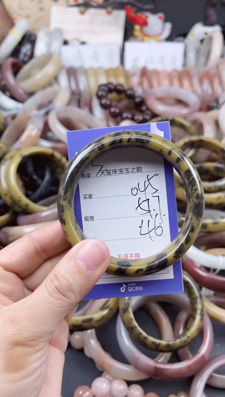 未镶嵌手镯石英质玉045