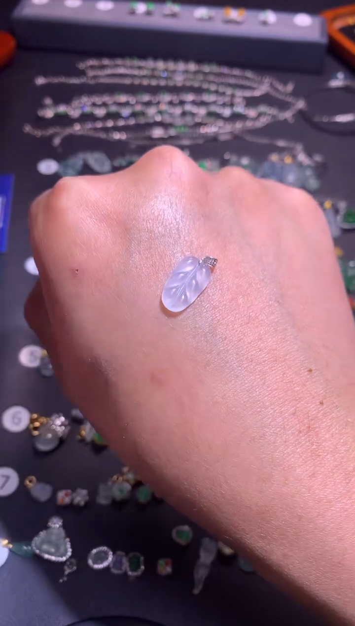 【闪购商品】翡翠吊坠(不含链)18K金镶嵌1