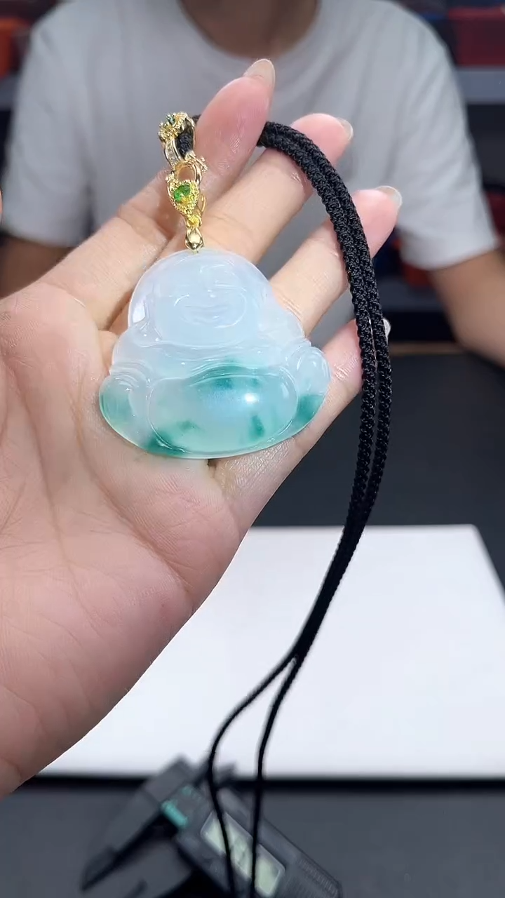 吊坠(赠链)未镶嵌石英质玉佛