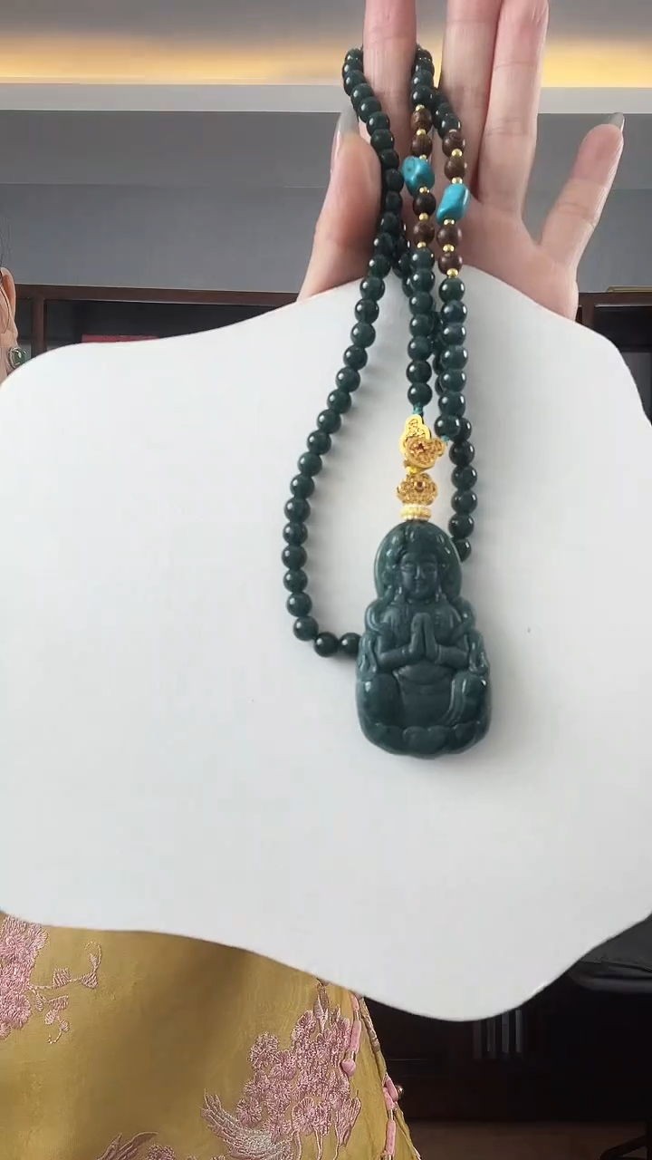 翡翠未镶嵌颈饰观音