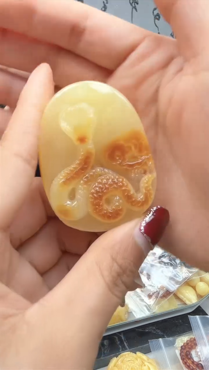 【闪购商品】琥珀裸石未镶嵌挂坠