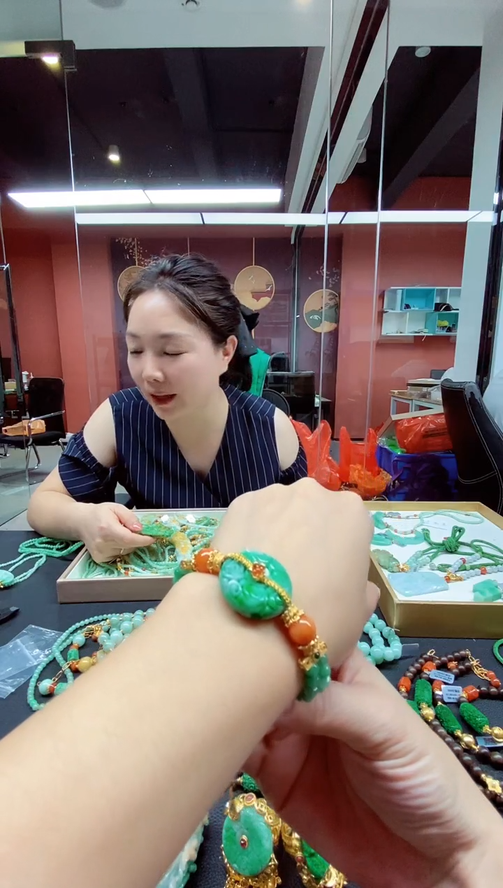 翡翠未镶嵌颈饰翡翠吊坠