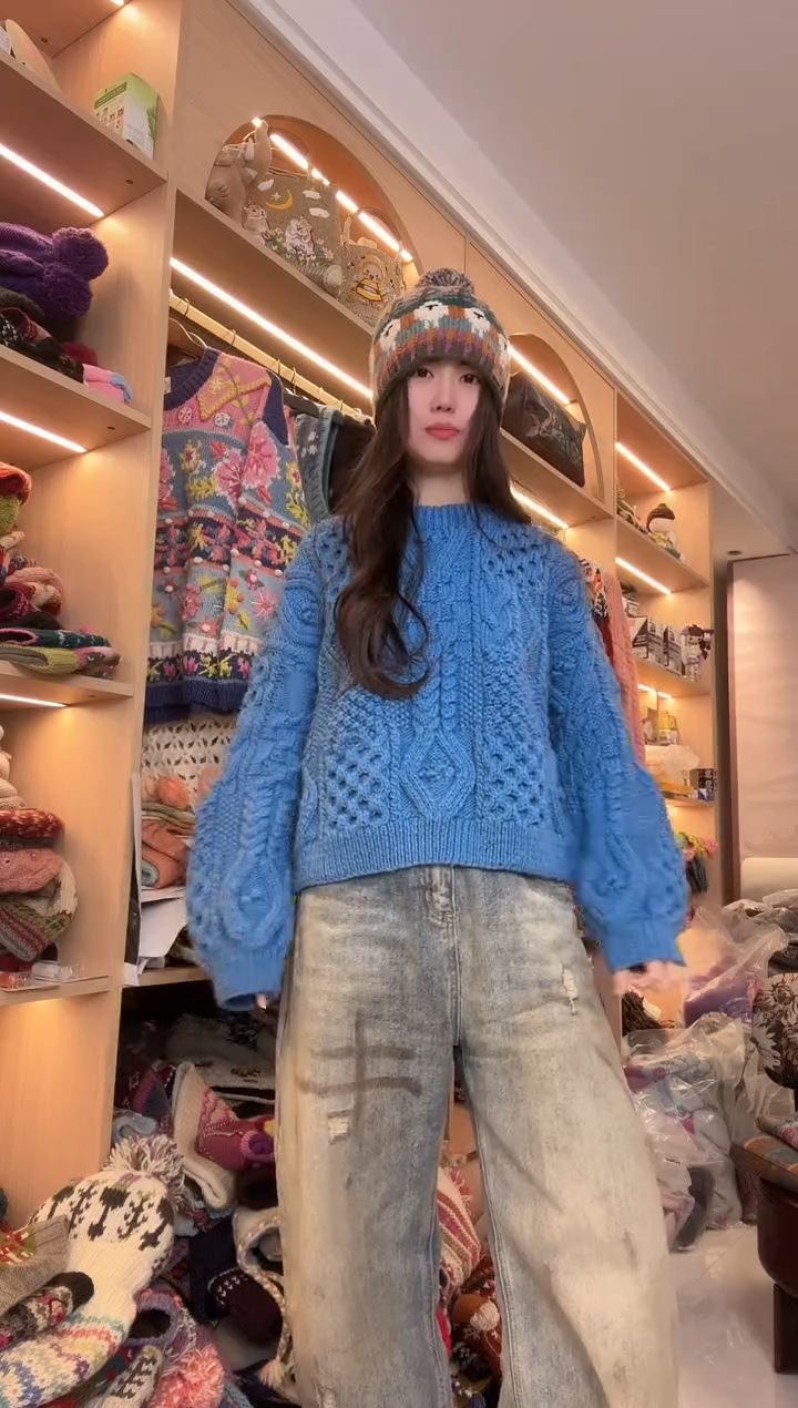 羊毛蓝色套头毛衣