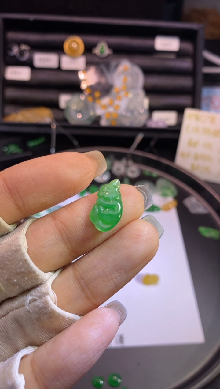 翡翠挂件未镶嵌狐狸