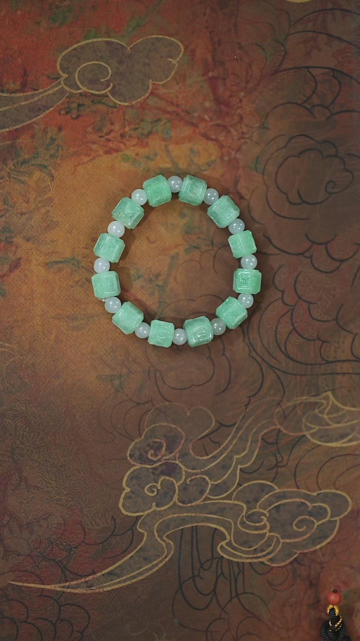 【闪购商品】翡翠挂件未镶嵌六字箴言